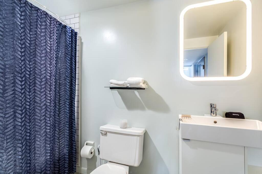 Beautifully Remodeled Second Floor Flat In River North With Private Rooftop - 2s * Chicago