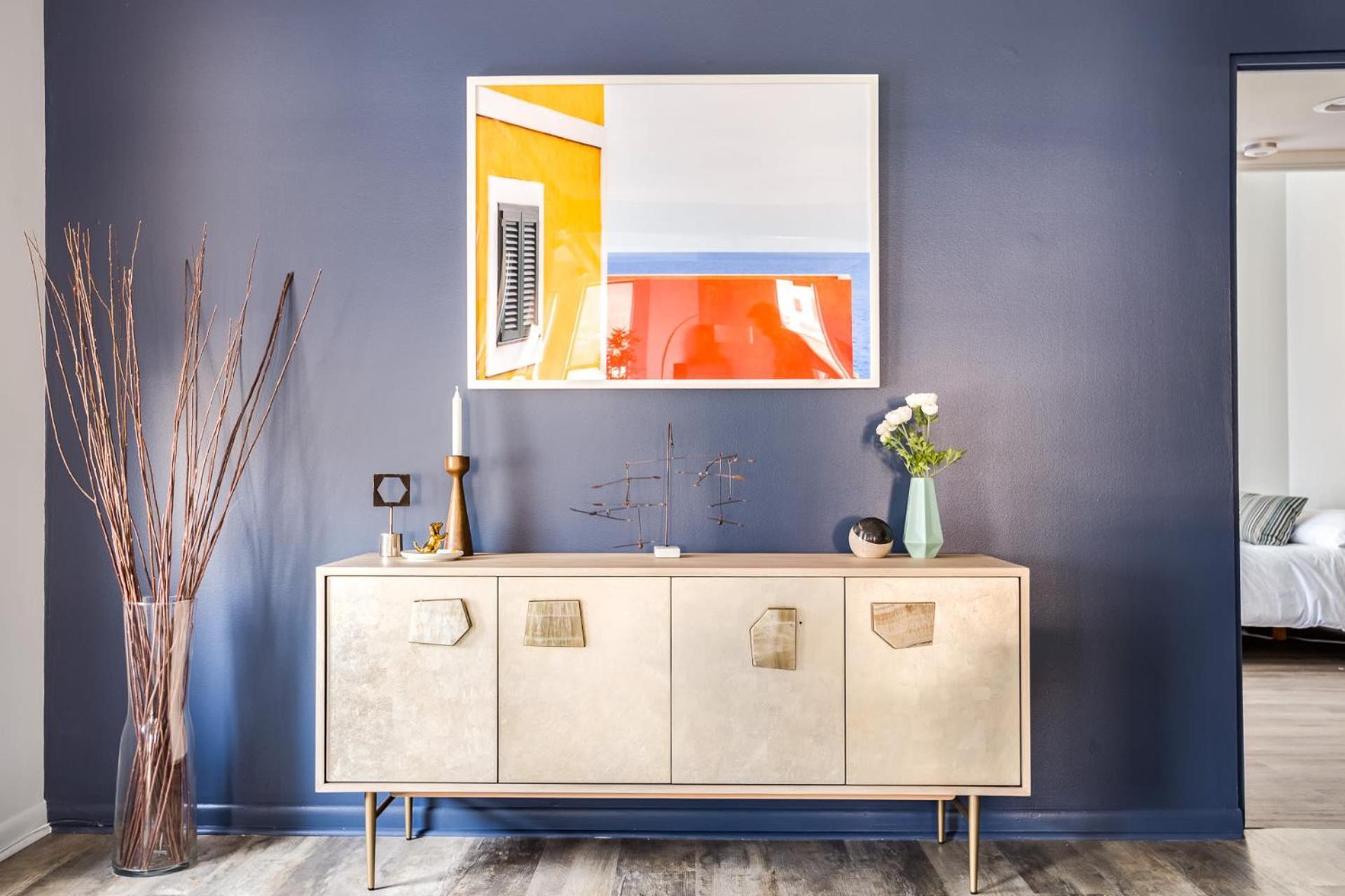 Beautifully Remodeled Second Floor Flat In River North With Private Rooftop - 2s