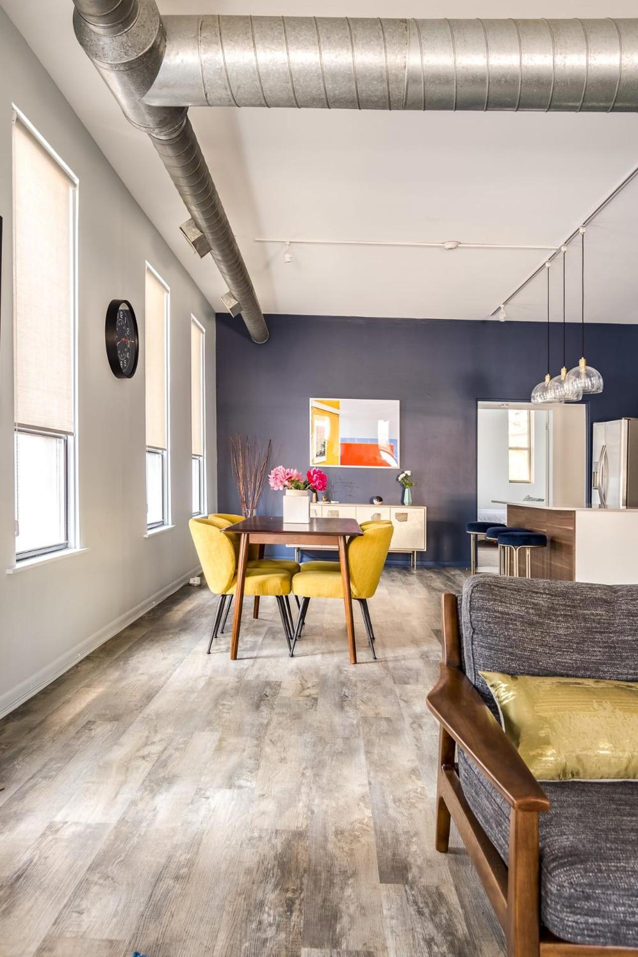 Beautifully Remodeled Second Floor Flat In River North With Private Rooftop - 2s Apartment Chicago