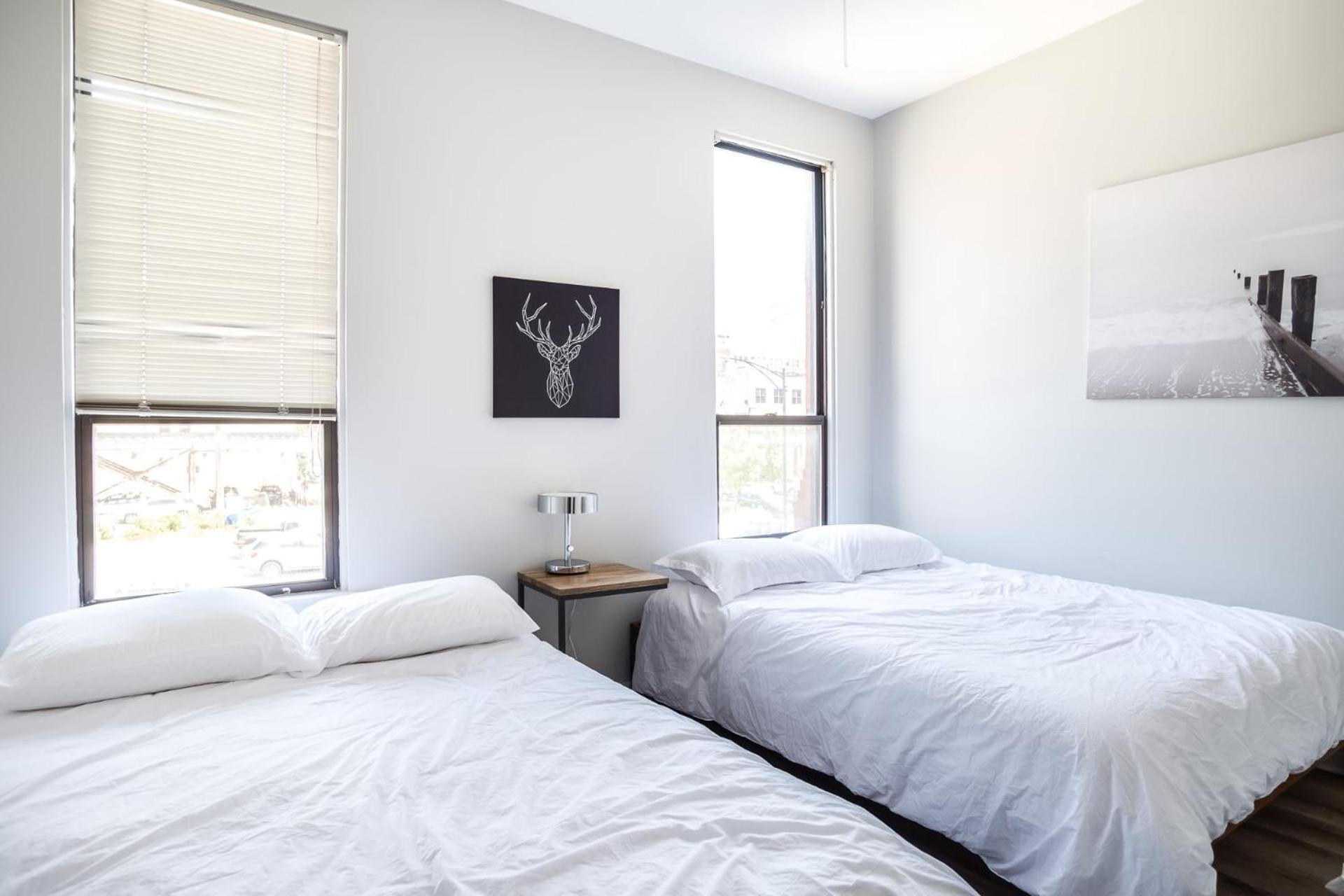 Beautifully Remodeled Second Floor Flat In River North With Private Rooftop - 2s Apartment Chicago