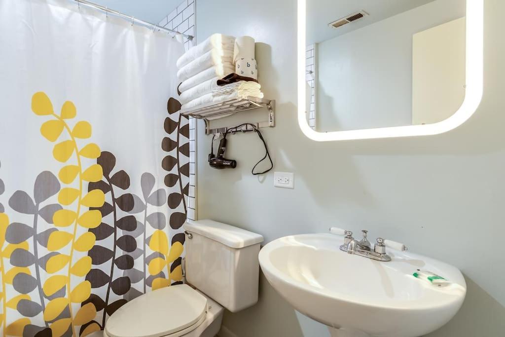 Apartment Beautifully Remodeled Third Floor Flat In River North - 3n Chicago