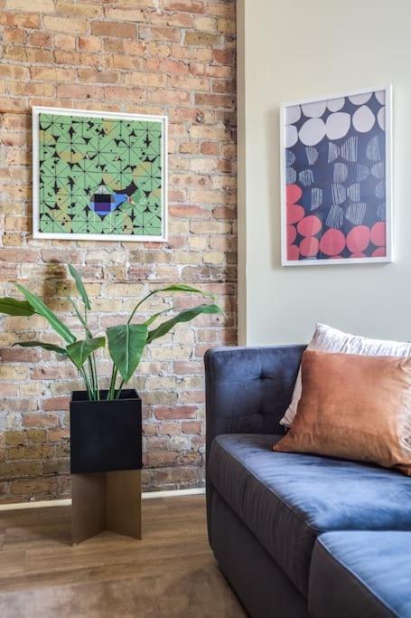 Beautifully Remodeled Third Floor Flat In River North - 3n Chicago