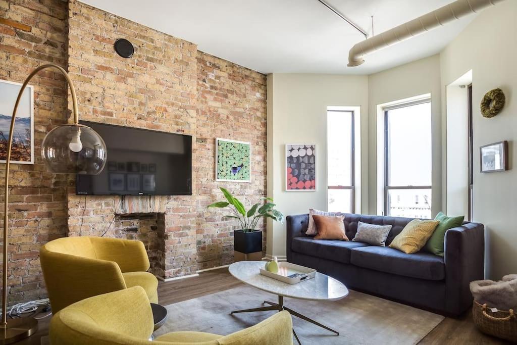 Apartment Beautifully Remodeled Third Floor Flat In River North - 3n *