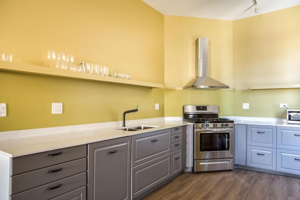 Beautifully Remodeled Third Floor Flat In River North - 3n Apartment Chicago