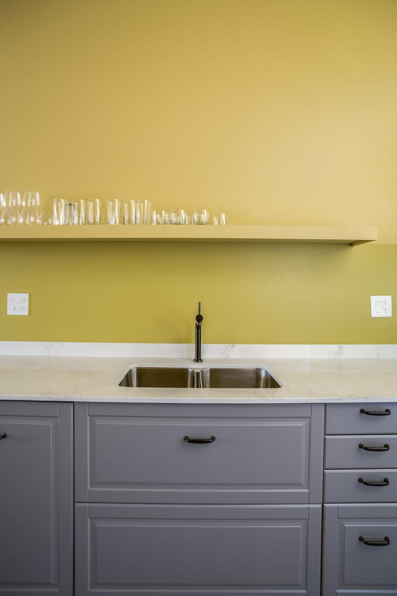 Beautifully Remodeled Third Floor Flat In River North - 3n Apartment
