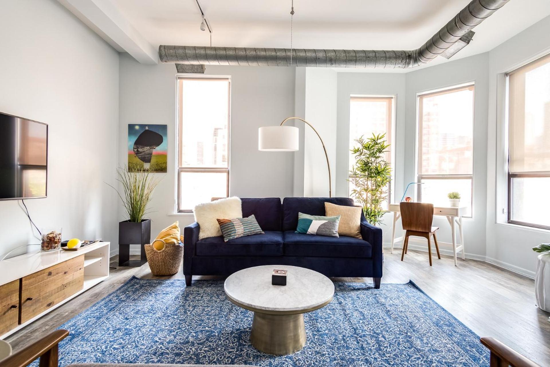 Beautifully Remodeled Second Floor Flat In River North With Private Rooftop - 2s Chicago