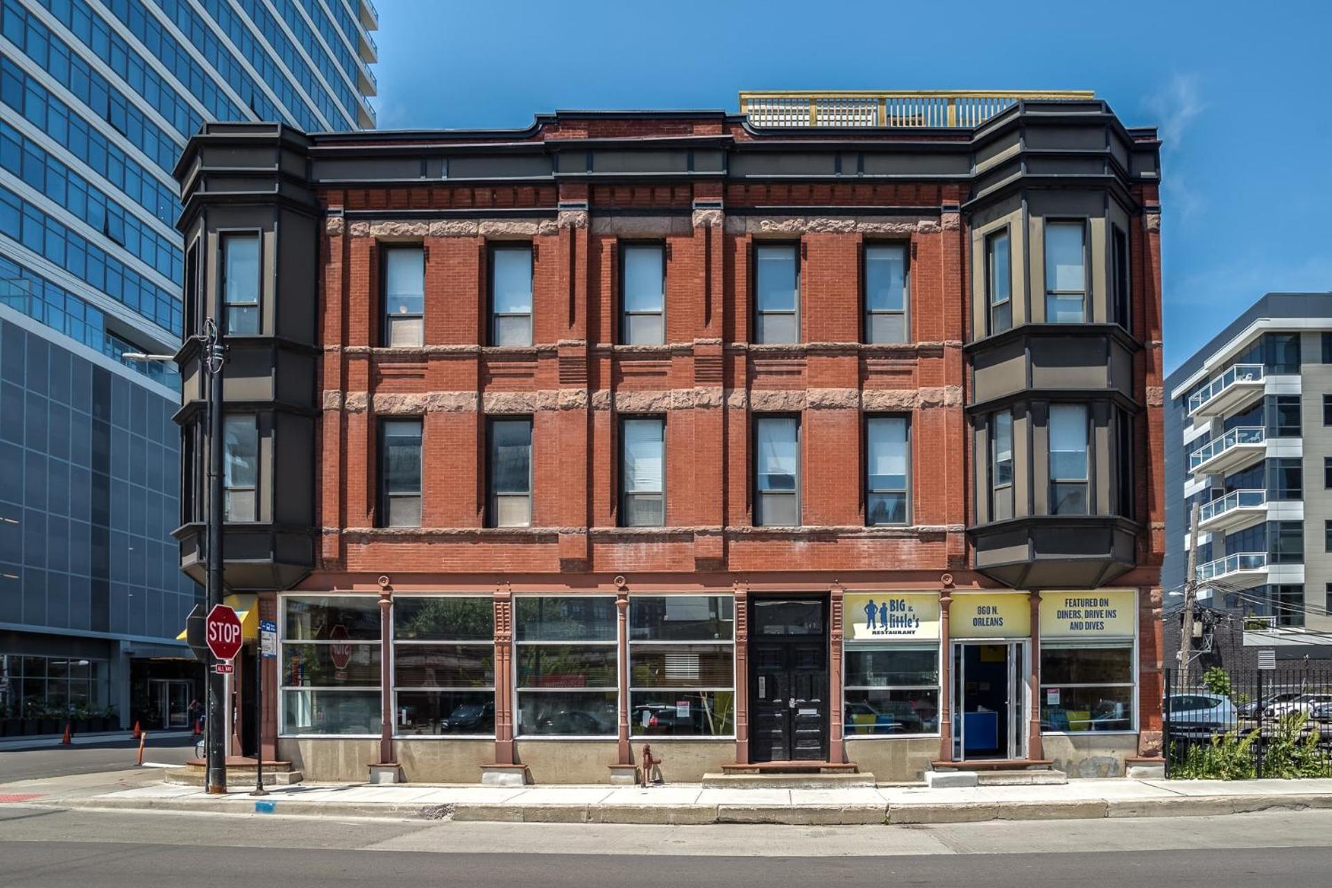Beautifully Remodeled Third Floor Flat In River North - 3n Apartment