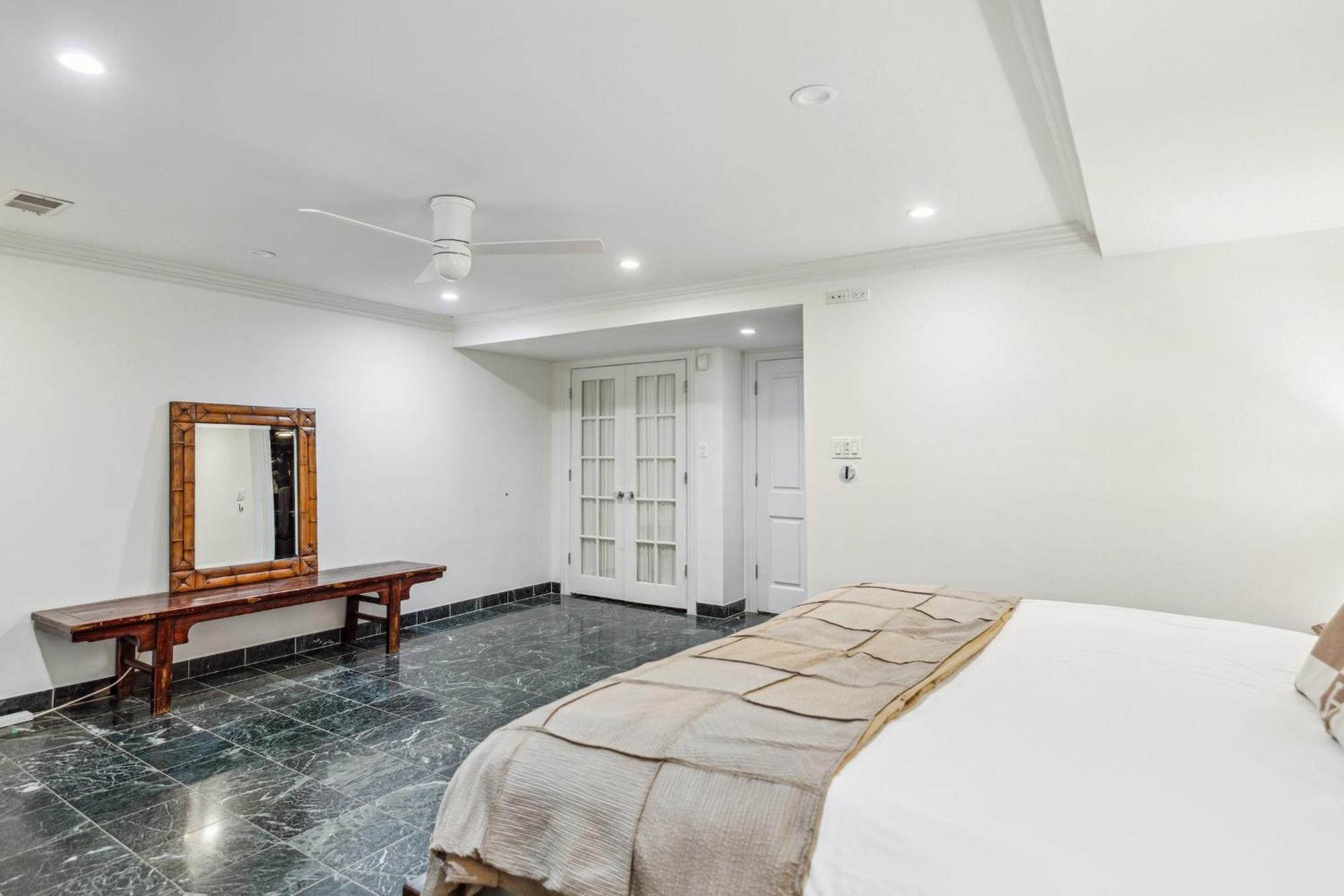Gold Coast Next To Oak Street Apartment Chicago