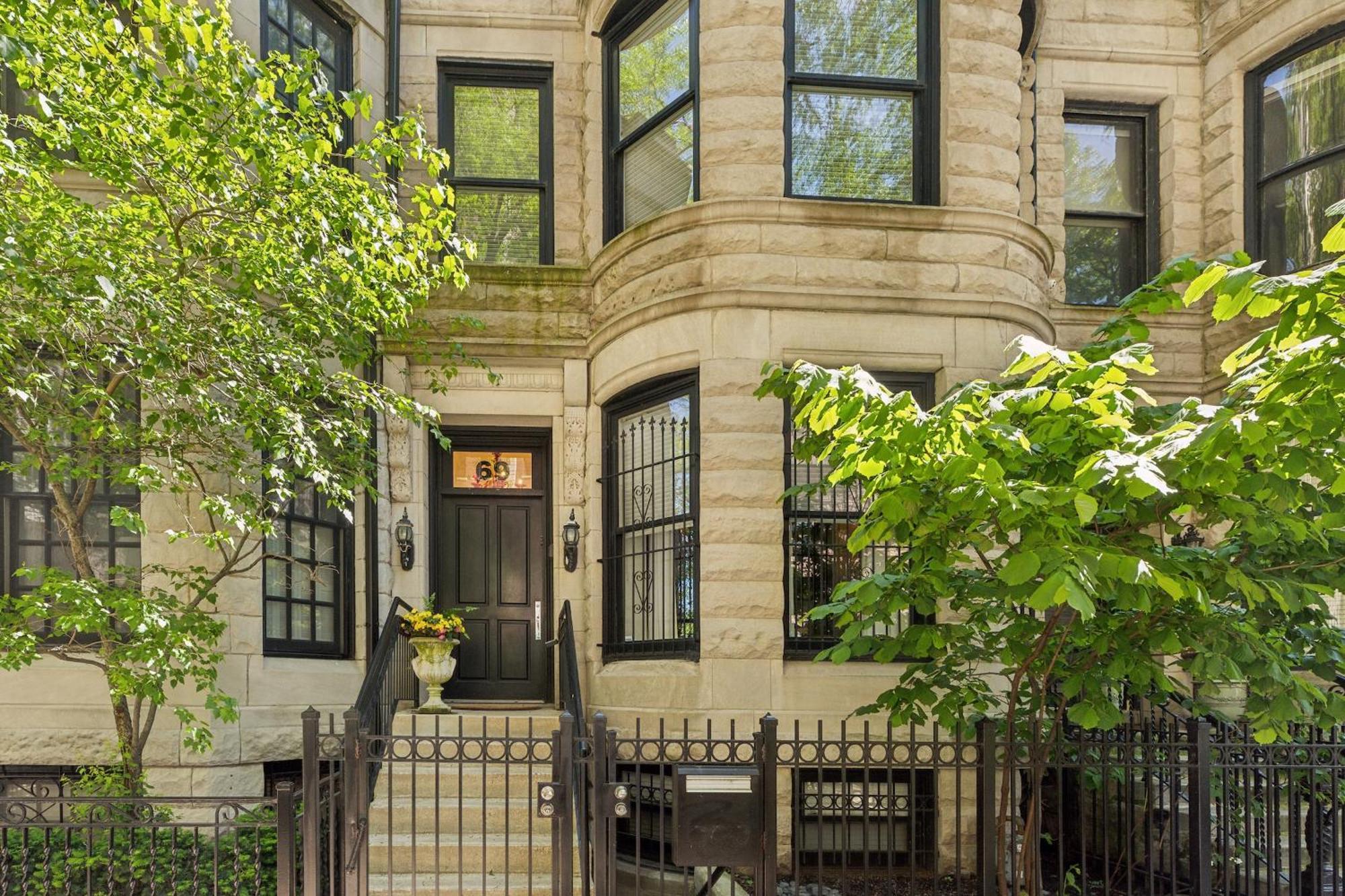 Gold Coast Next To Oak Street Apartment