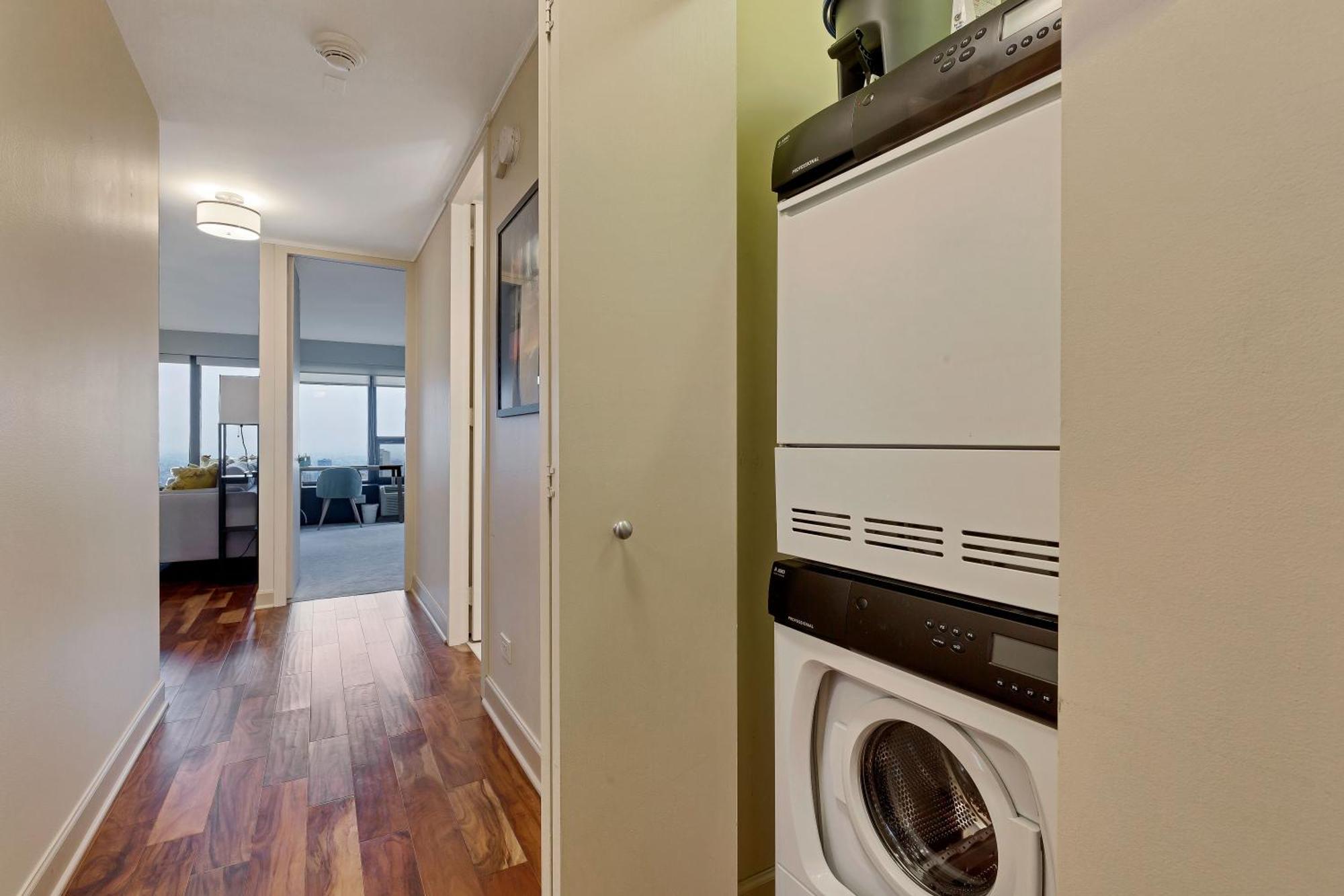 Apartment 2bd River North With Million Dollar Views! Chicago