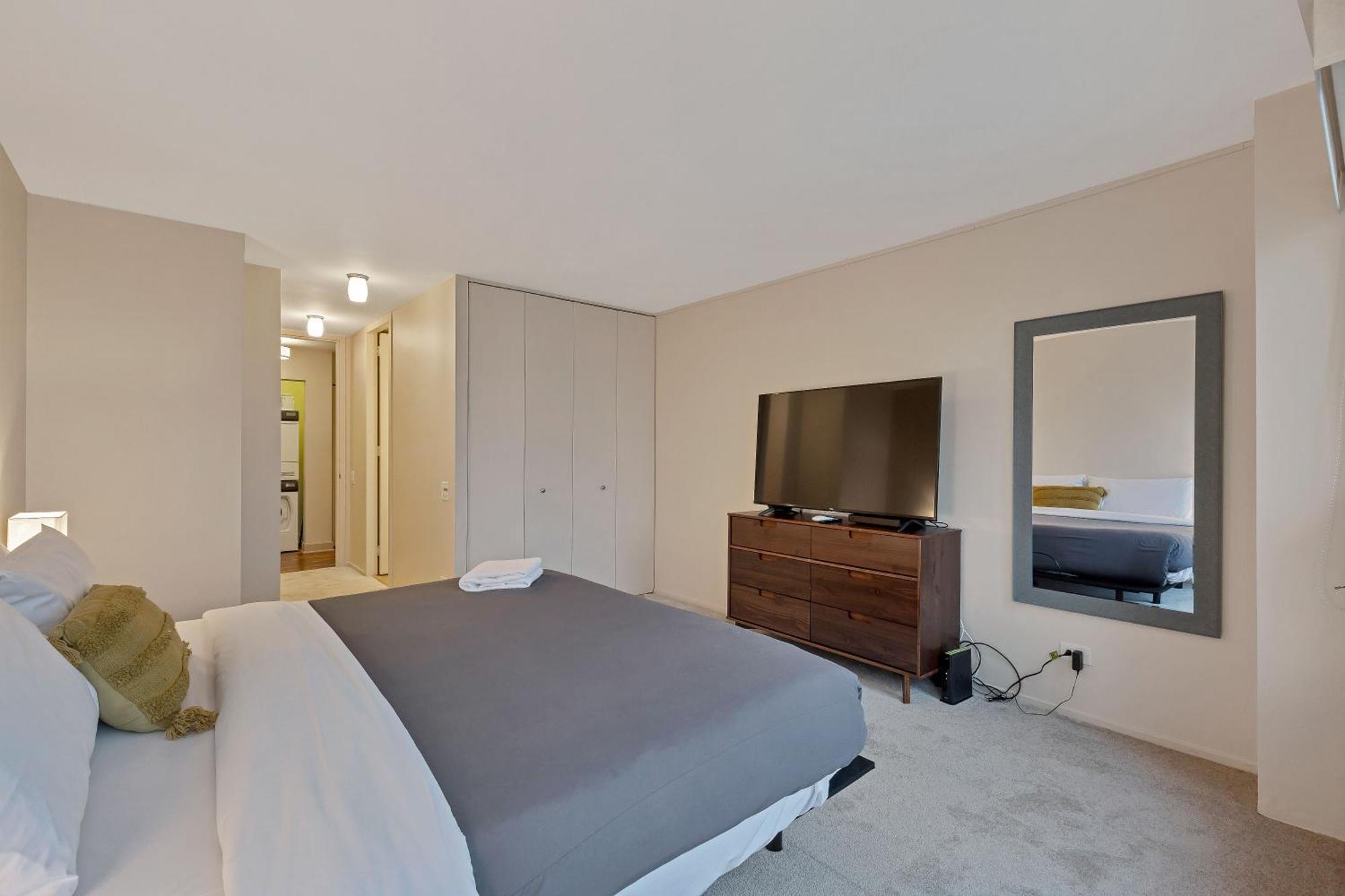 2bd River North With Million Dollar Views! Apartment Chicago
