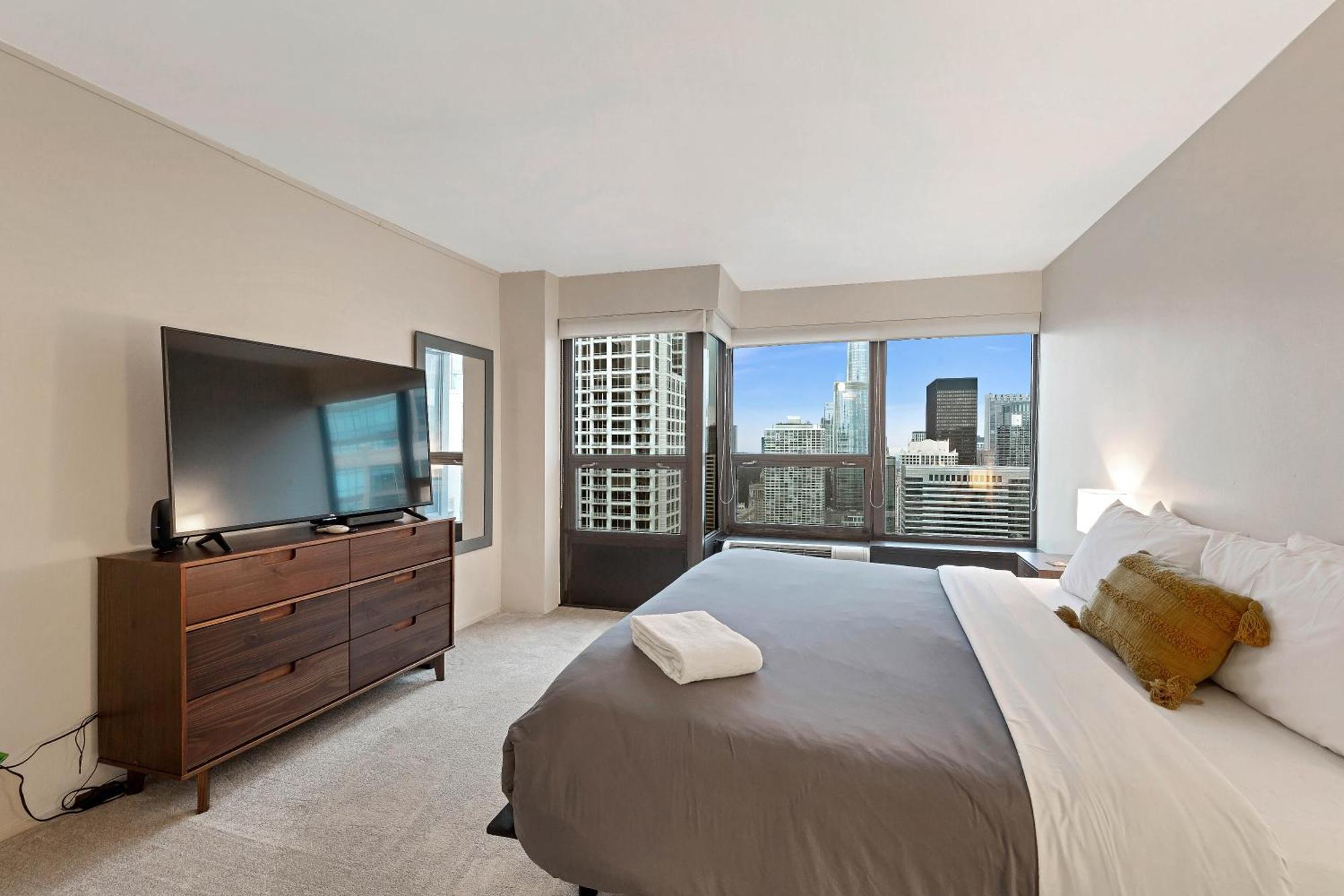 2bd River North With Million Dollar Views! Apartment Chicago