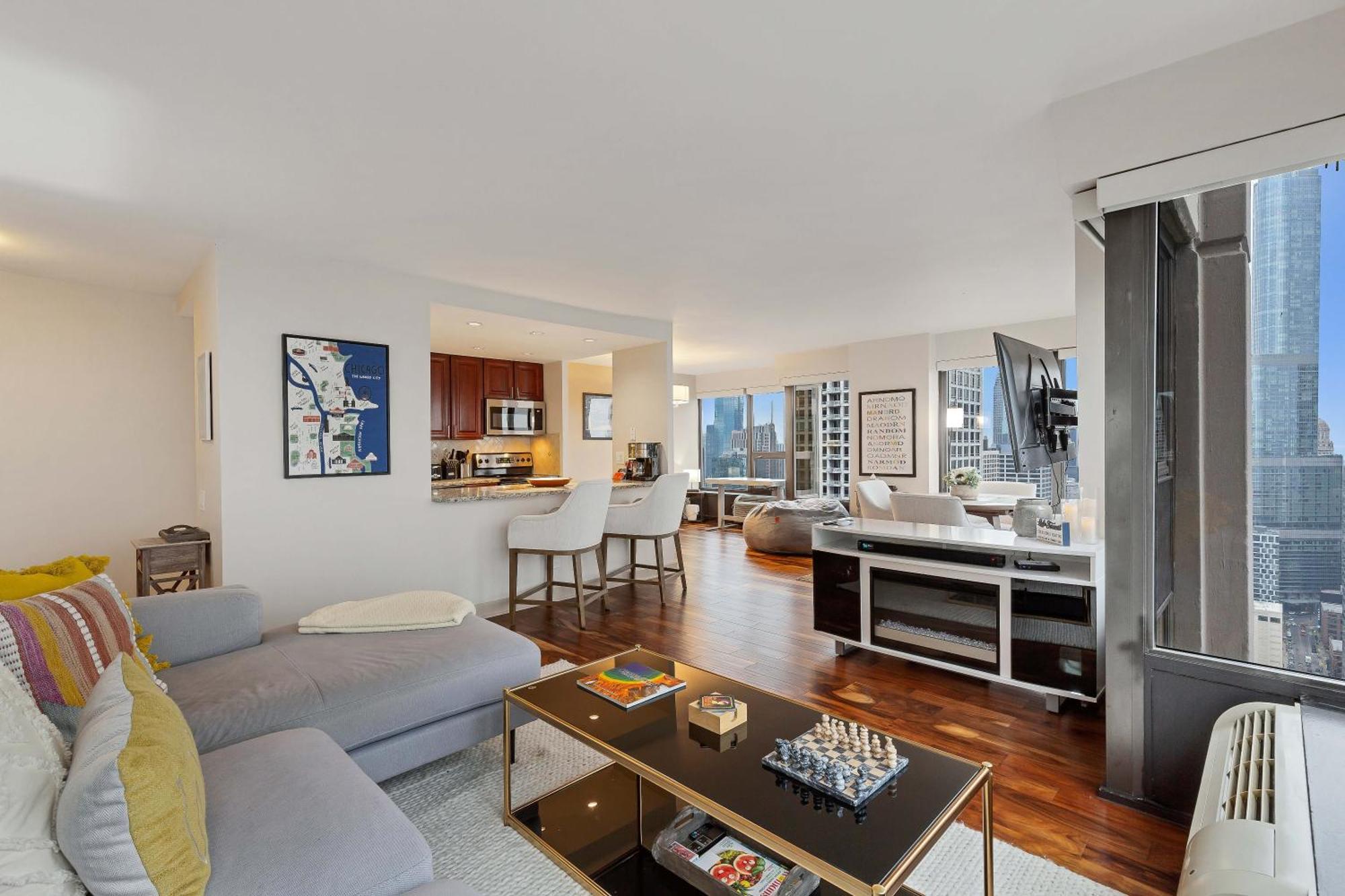 Apartment 2bd River North With Million Dollar Views!