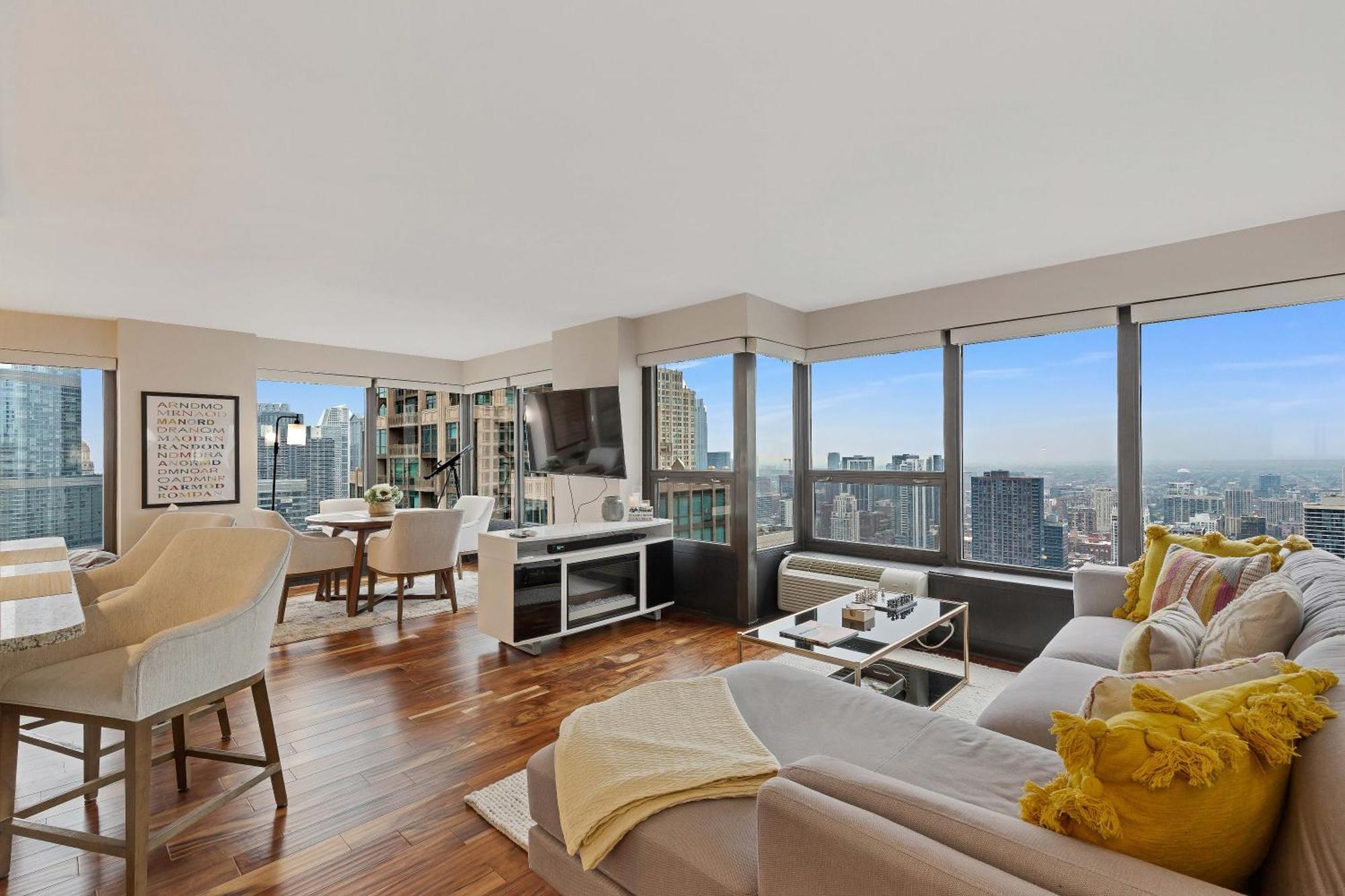 2bd River North With Million Dollar Views! Apartment