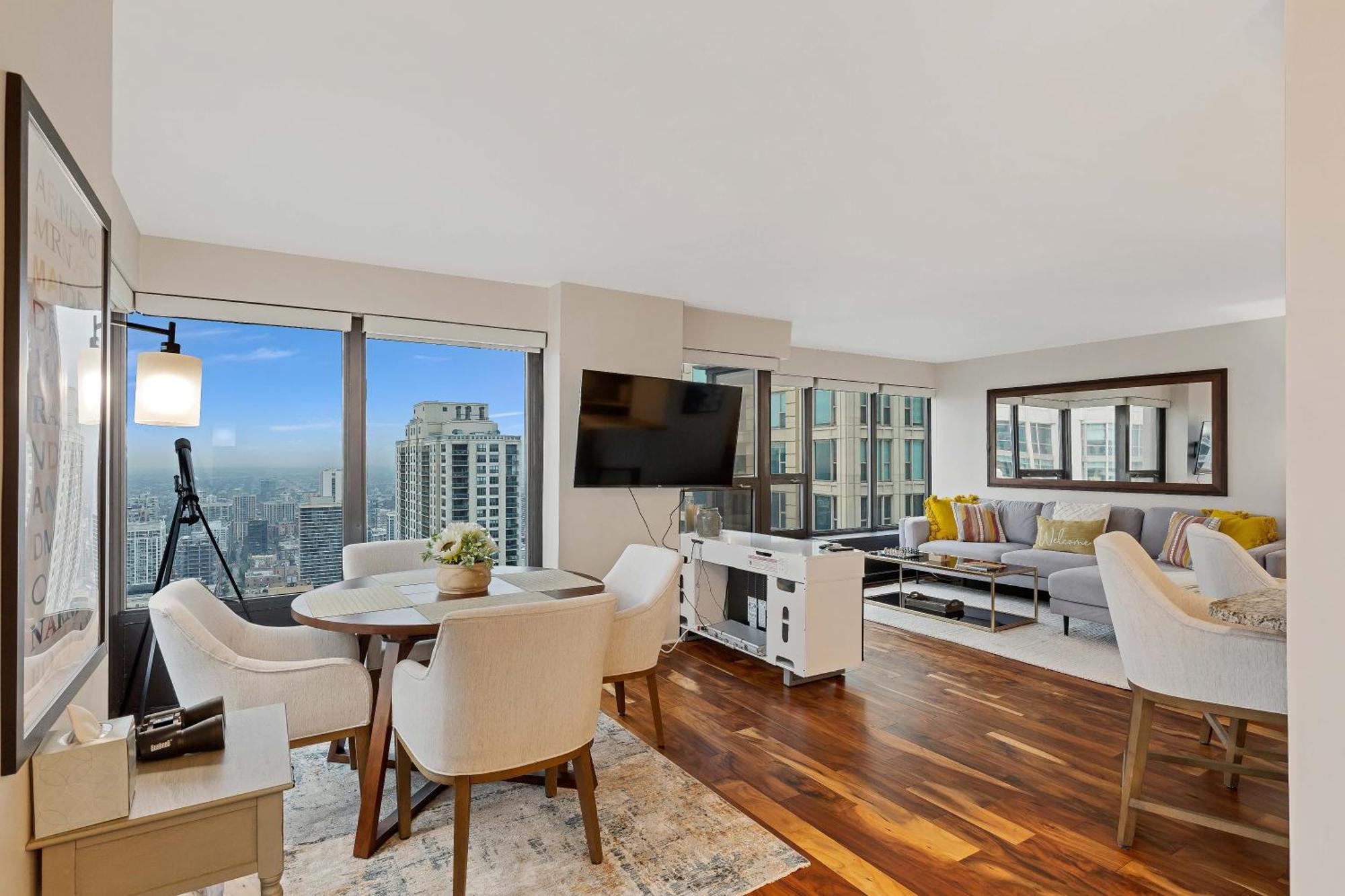 2bd River North With Million Dollar Views! Chicago
