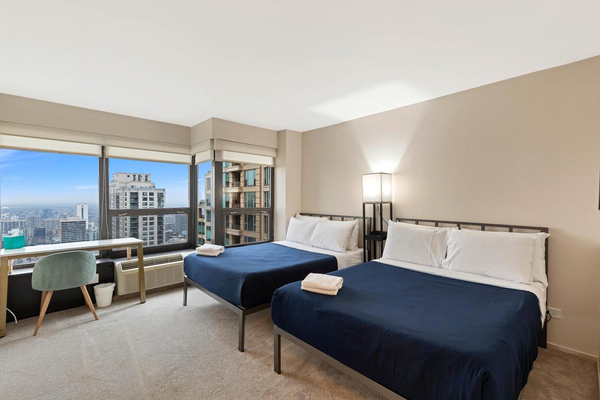 Apartment 2bd River North With Million Dollar Views! *