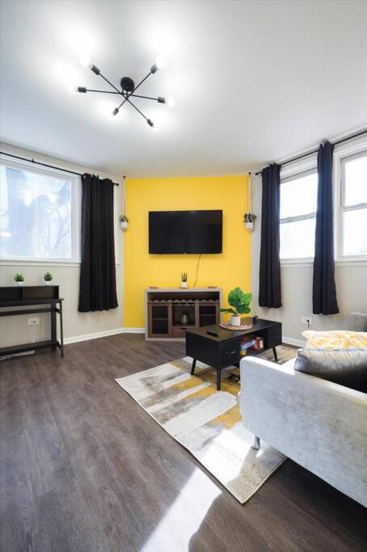 Cute 2 Bedrooms - 12 Min From Downtown Chicagi
