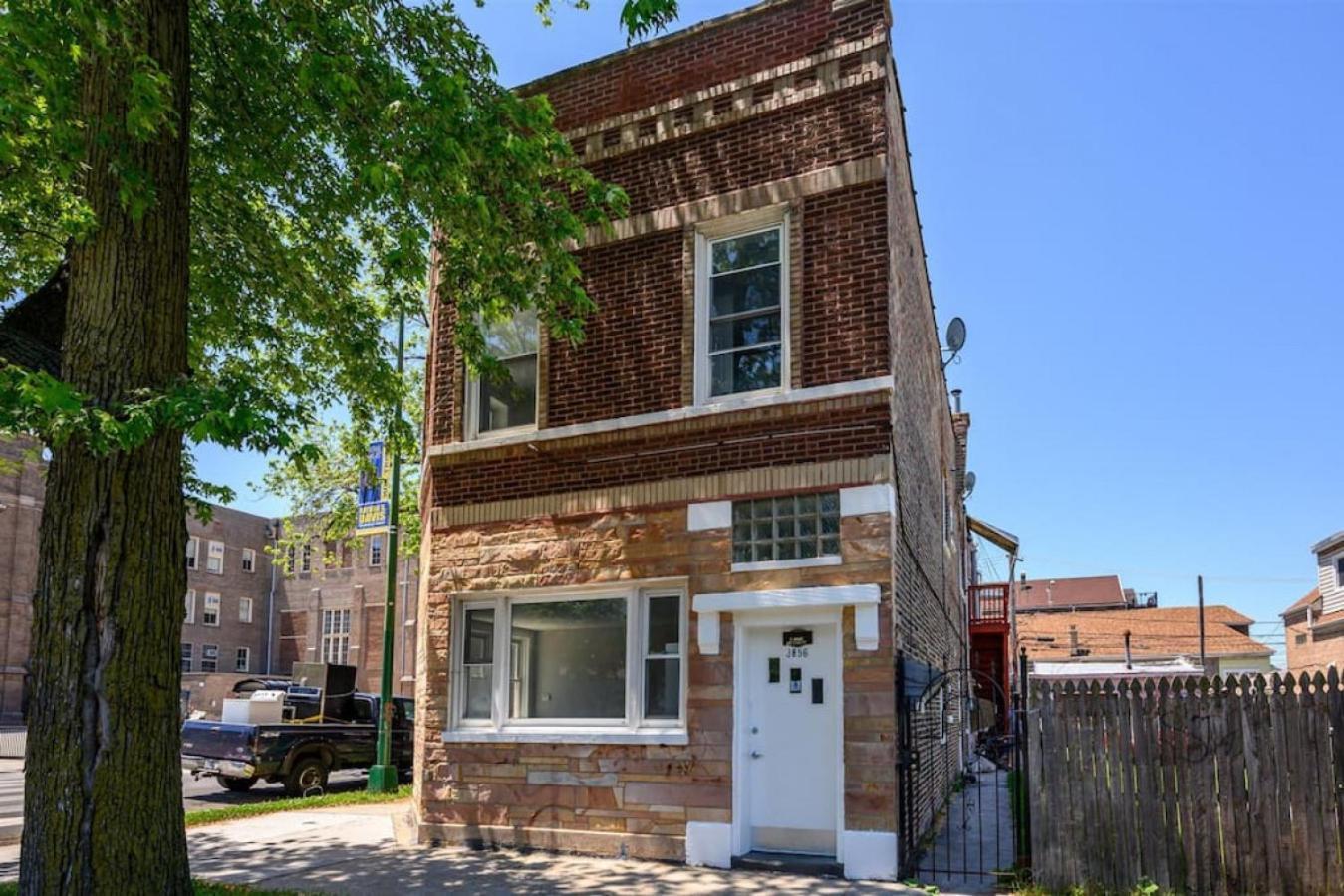 Cute 2 Bedrooms - 12 Min From Downtown Chicagi Chicago