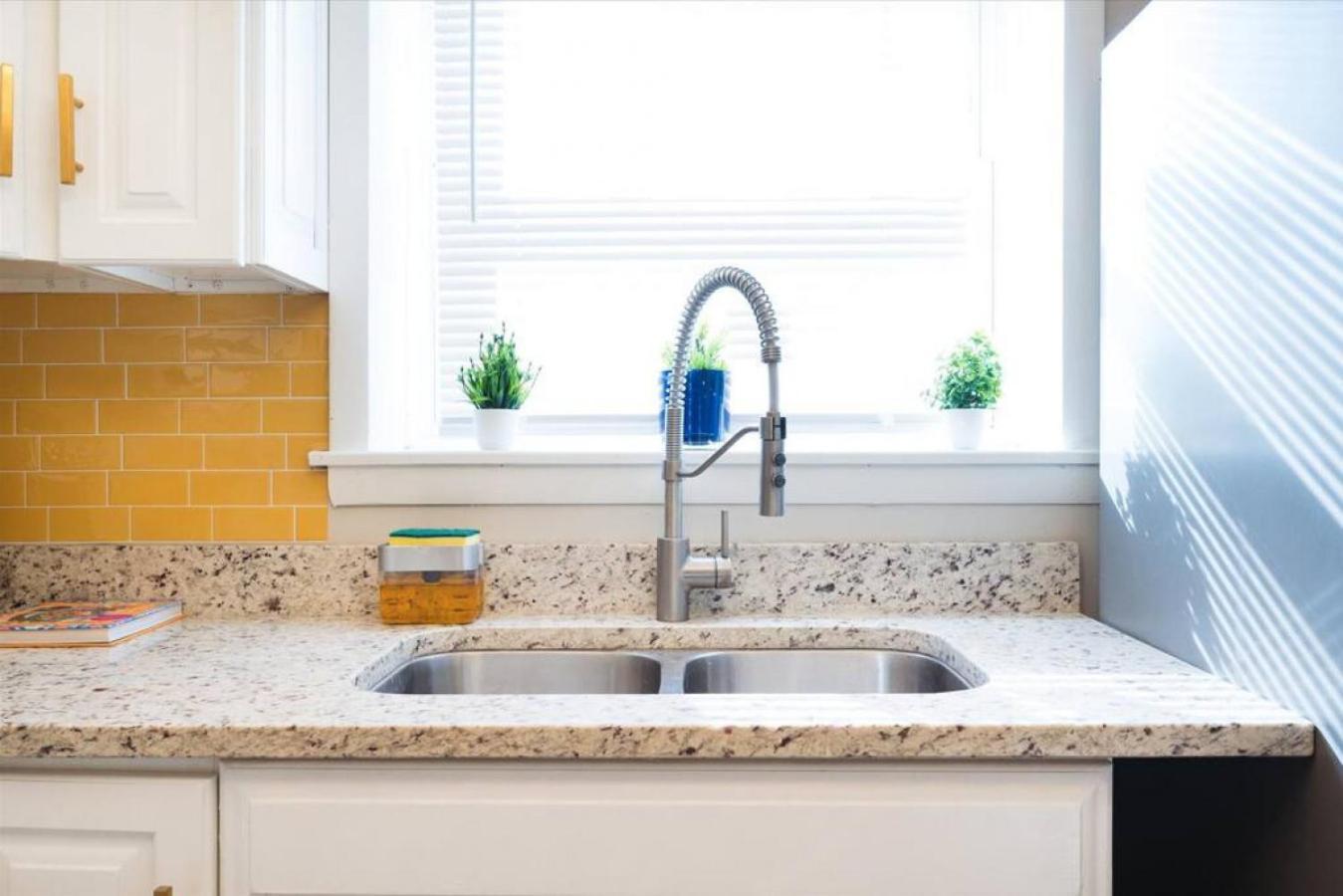 Cute 2 Bedrooms - 12 Min From Downtown Chicagi Apartment