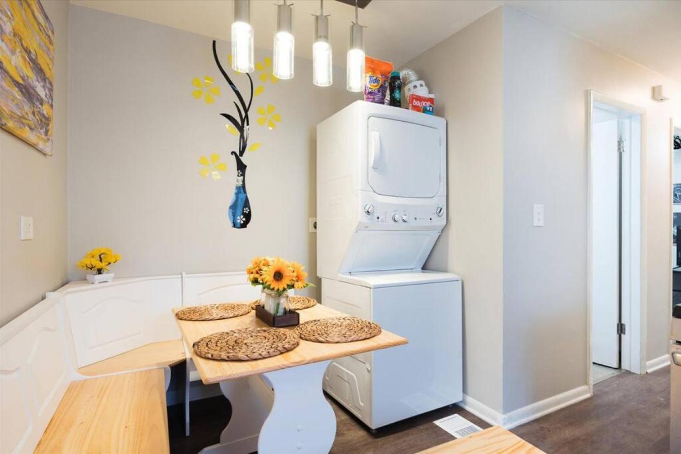 Cute 2 Bedrooms - 12 Min From Downtown Chicagi Apartment