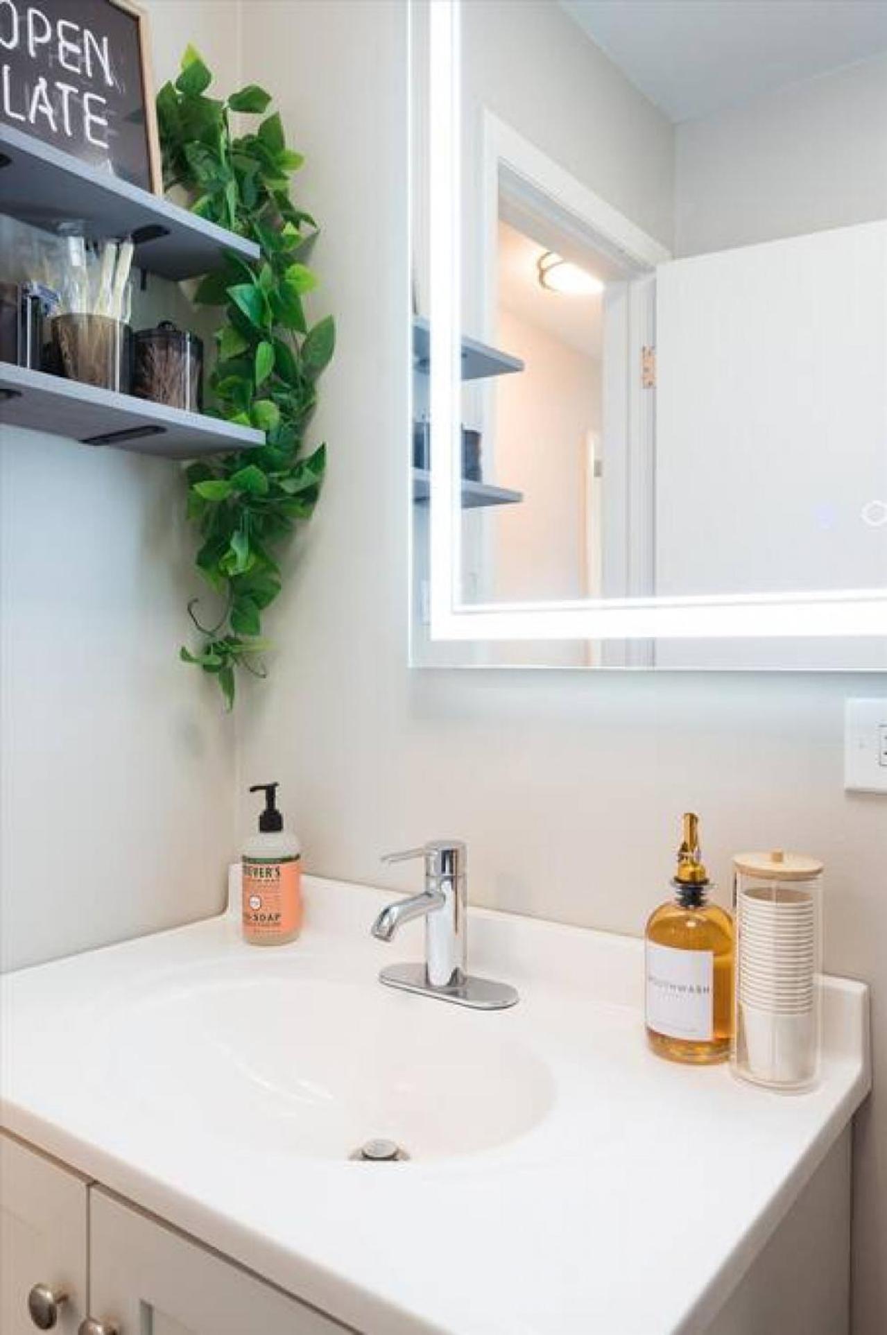 Cute 2 Bedrooms - 12 Min From Downtown Chicagi *