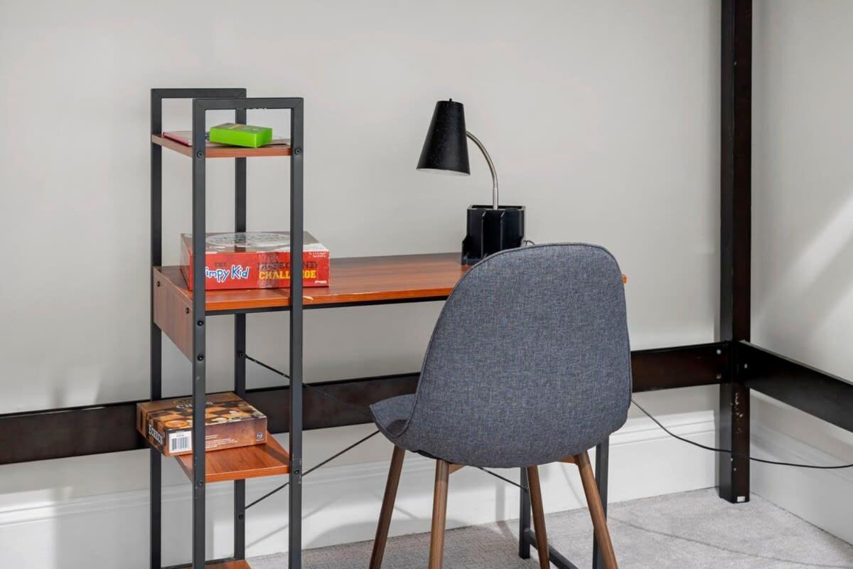 Holiday home Luxury Retreat With Theater Chicago