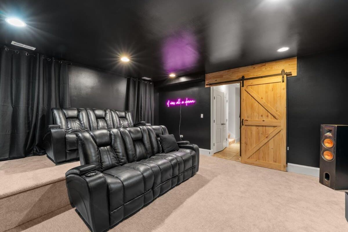 Luxury Retreat With Theater * Chicago