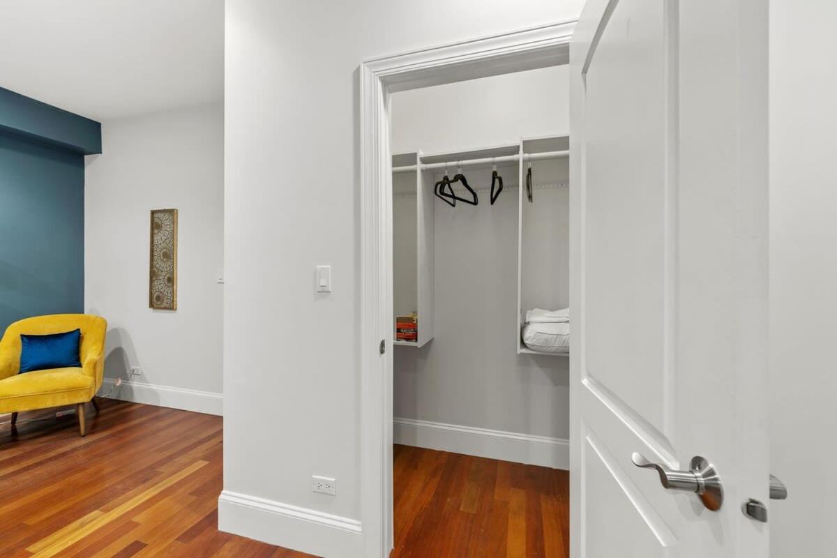 Holiday home Luxury Retreat With Theater Chicago