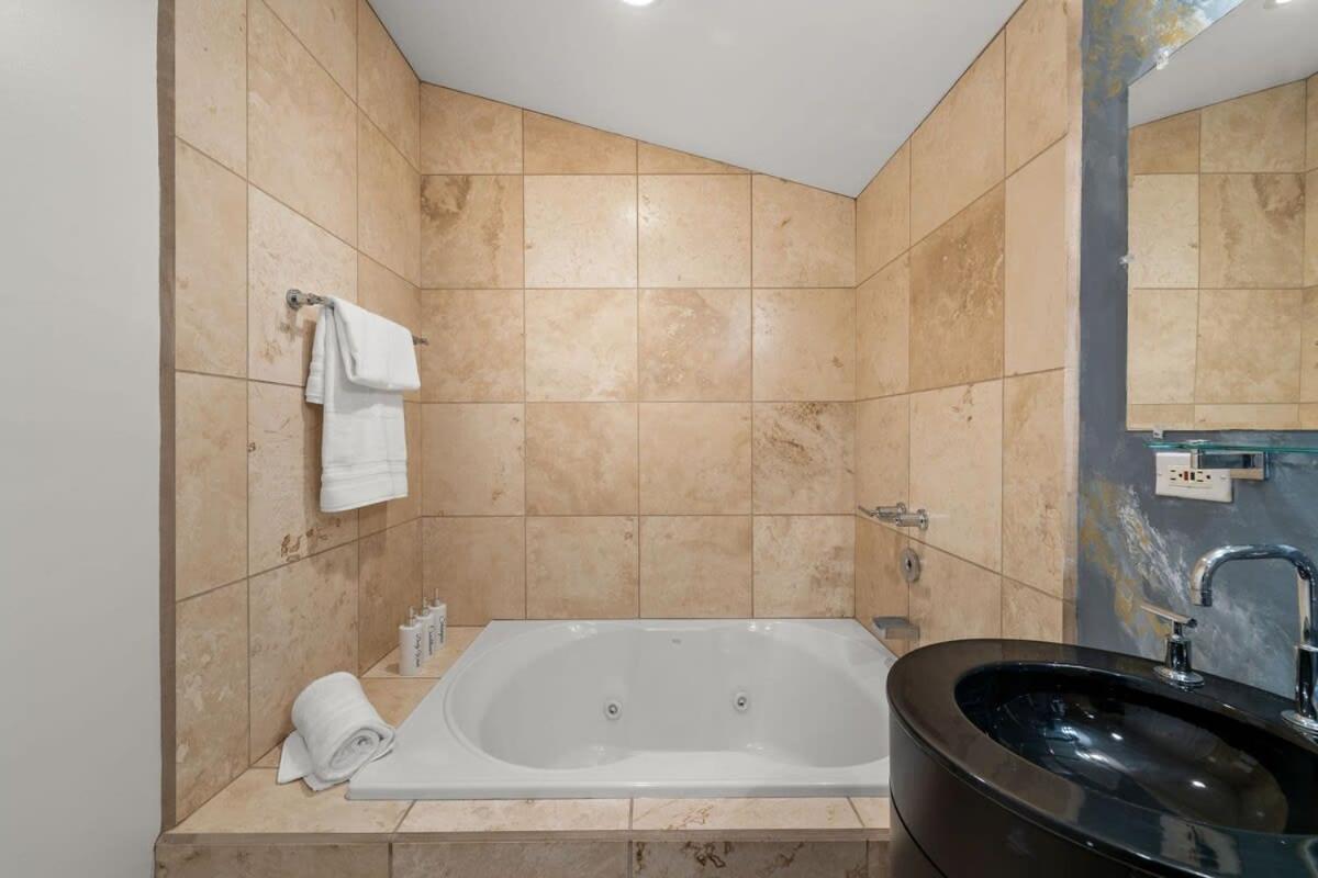 Luxury Retreat With Theater Holiday home *