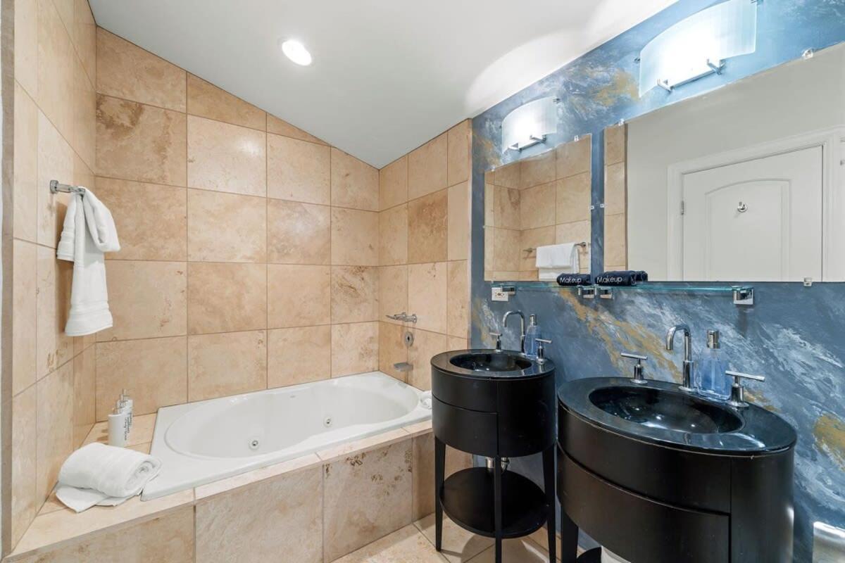 Luxury Retreat With Theater Holiday home Chicago