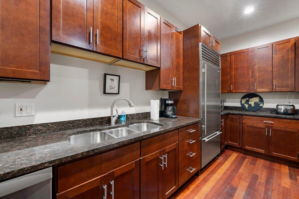 Luxury Retreat With Theater * Chicago