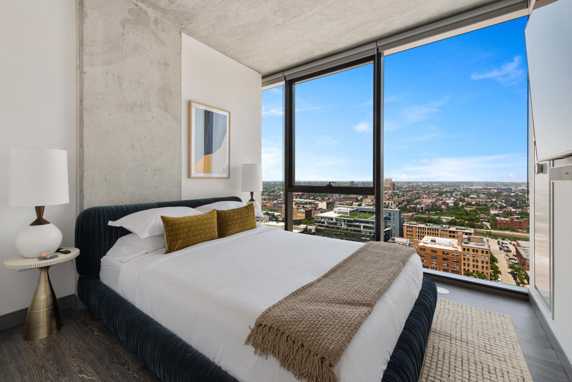Fulbrix Bright Designer With West Loop Views