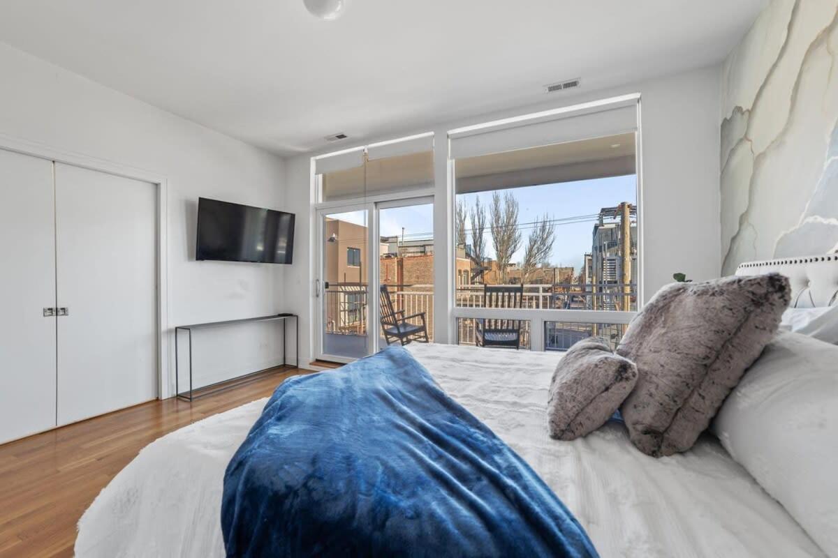 4-bedroom Luxury With Rooftop & Skyline Views Apartment *