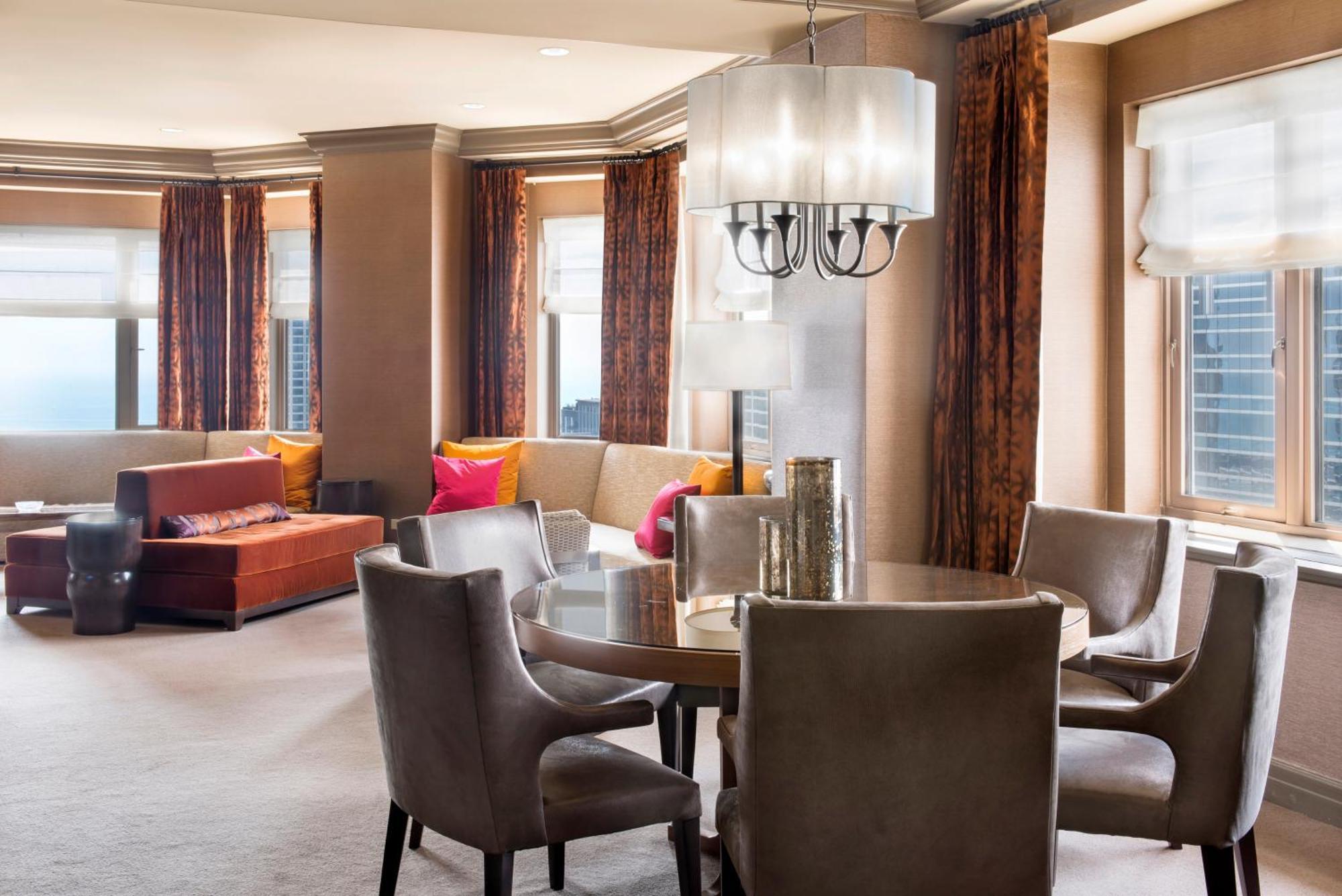 Fairmont Millennium Park Hotel 4*