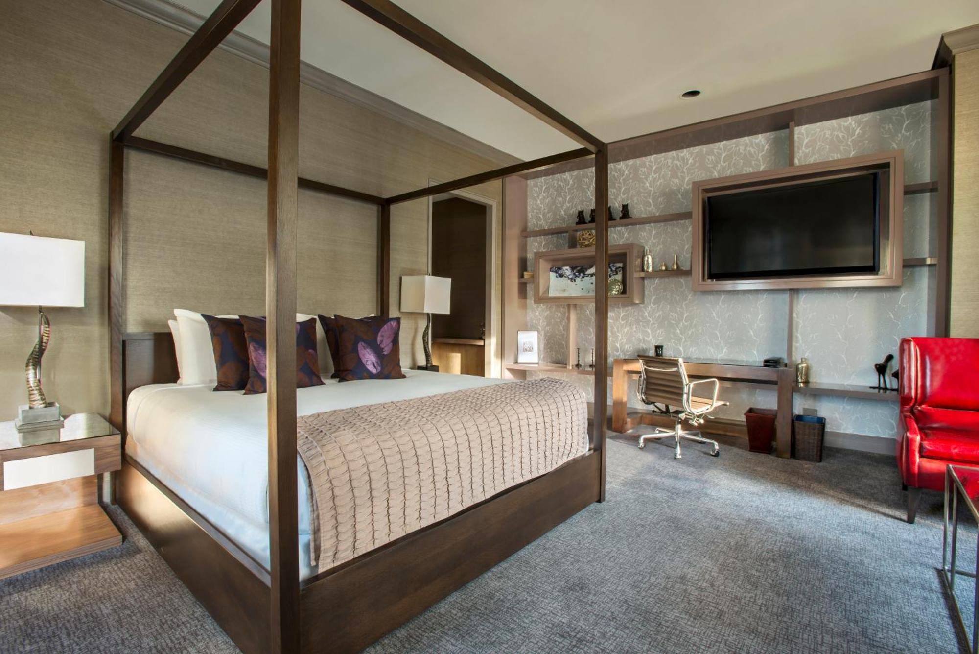 Fairmont Millennium Park 4*
