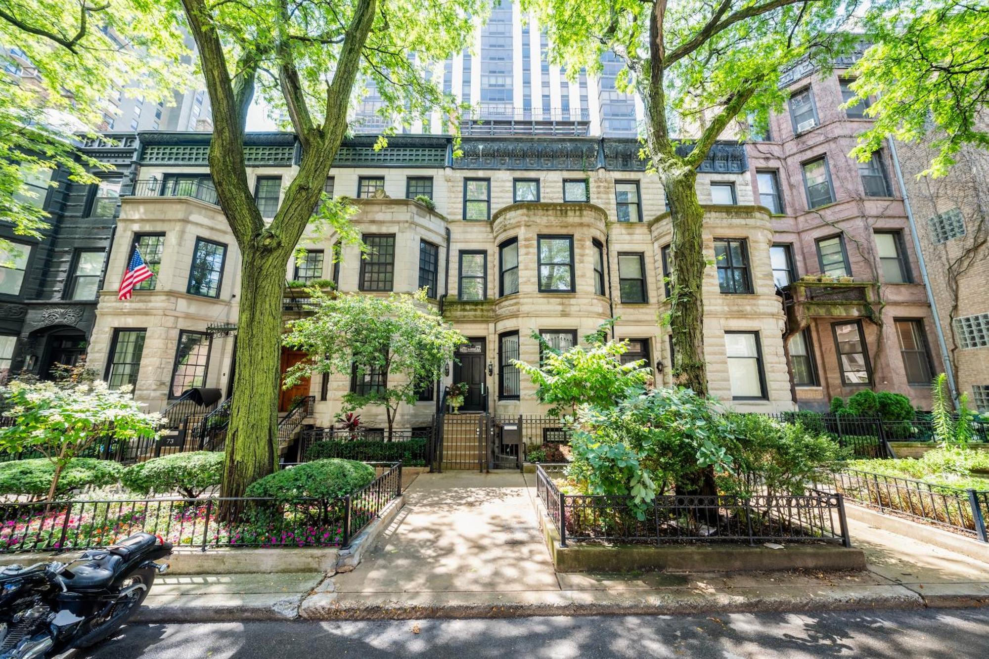 Gold Coast Next To Oak Street Apartment