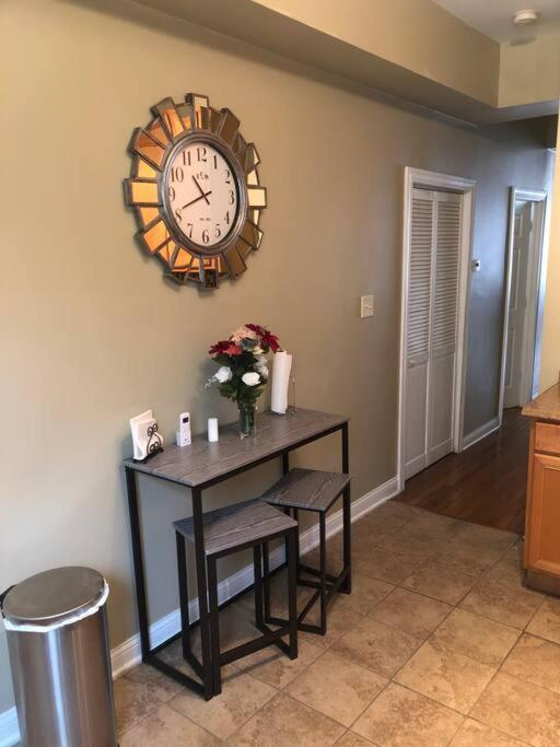 Apartment Tones Comfort Near U Of Chgo And 20min Dtwn Chgo *