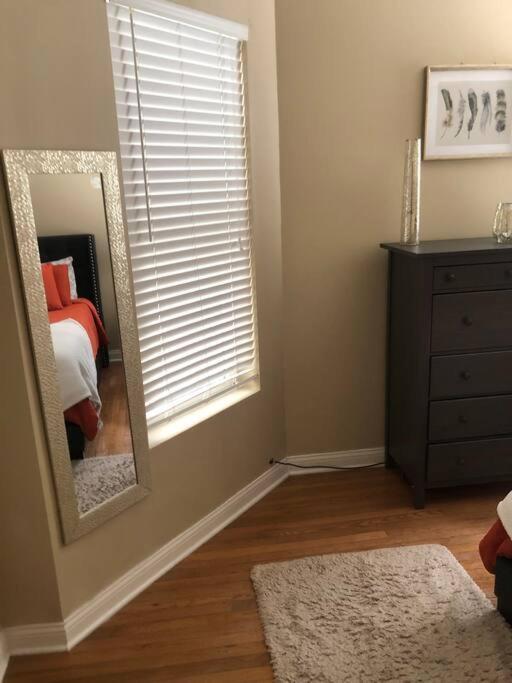 Apartment Tones Comfort Near U Of Chgo And 20min Dtwn Chgo