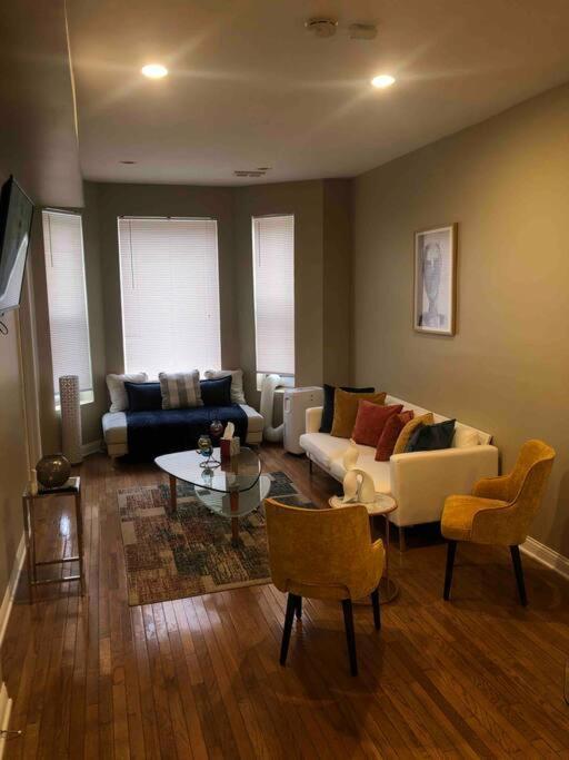 Tones Comfort Near U Of Chgo And 20min Dtwn Chgo Apartment *