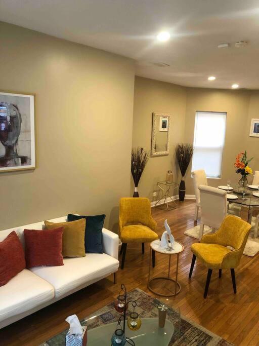 Apartment Tones Comfort Near U Of Chgo And 20min Dtwn Chgo *