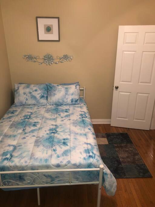 Tones Comfort Near U Of Chgo And 20min Dtwn Chgo Apartment