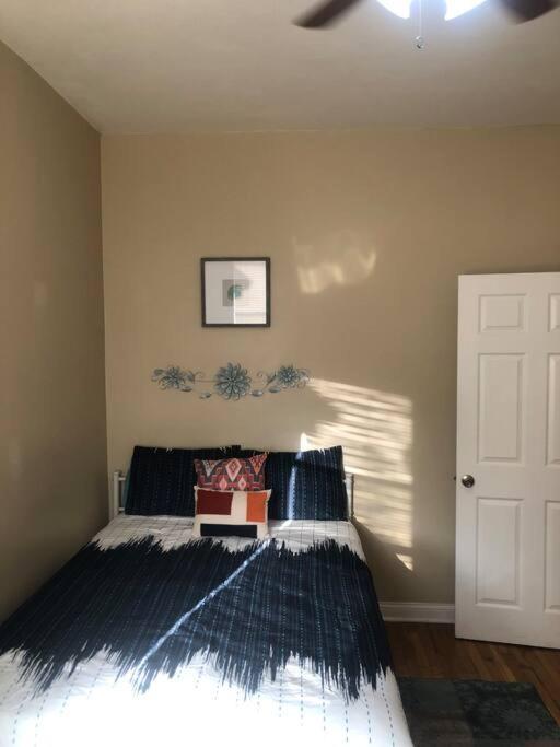 Apartment Tones Comfort Near U Of Chgo And 20min Dtwn Chgo Chicago