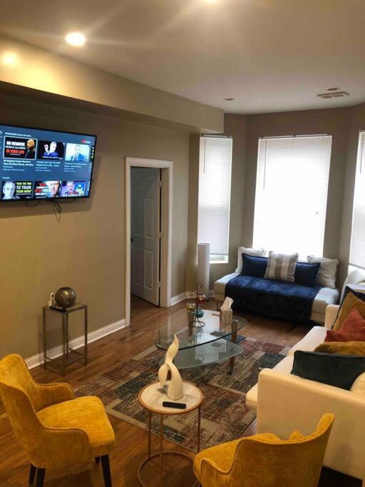 Tones Comfort Near U Of Chgo And 20min Dtwn Chgo Apartment Chicago