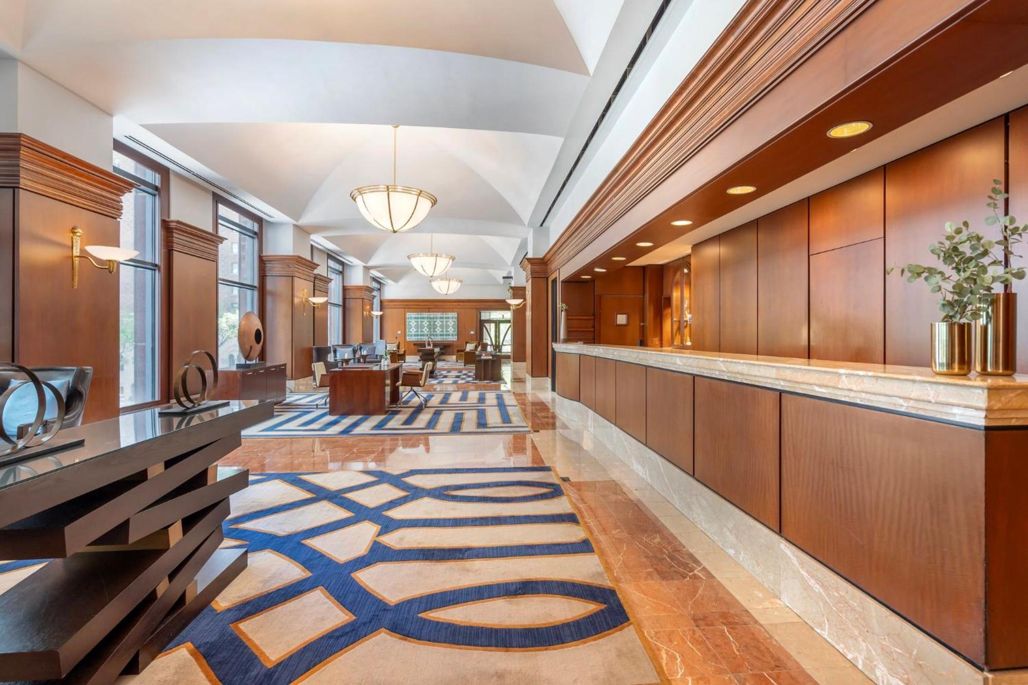 Omni Hotel 4*