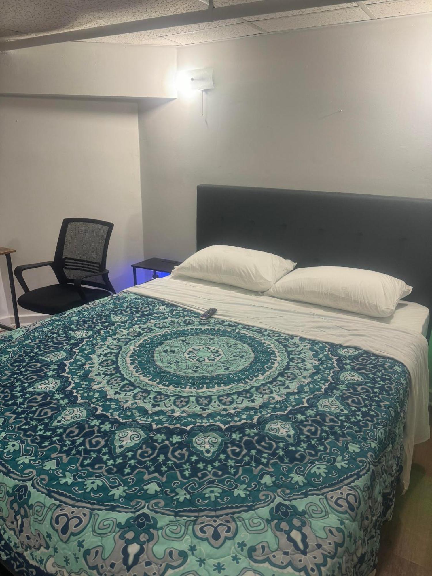 Guest house Hollywood Llc