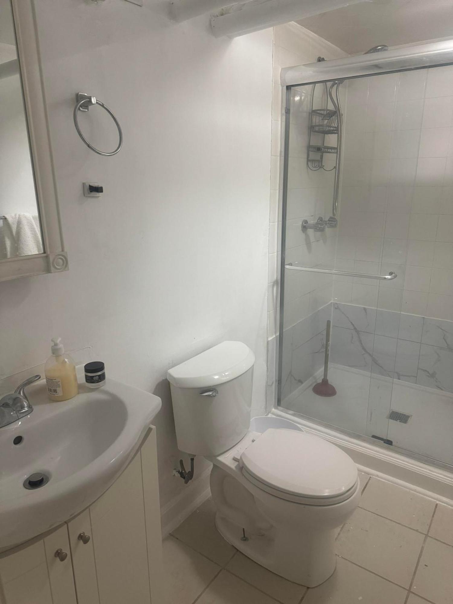 Hollywood Llc Guest house *