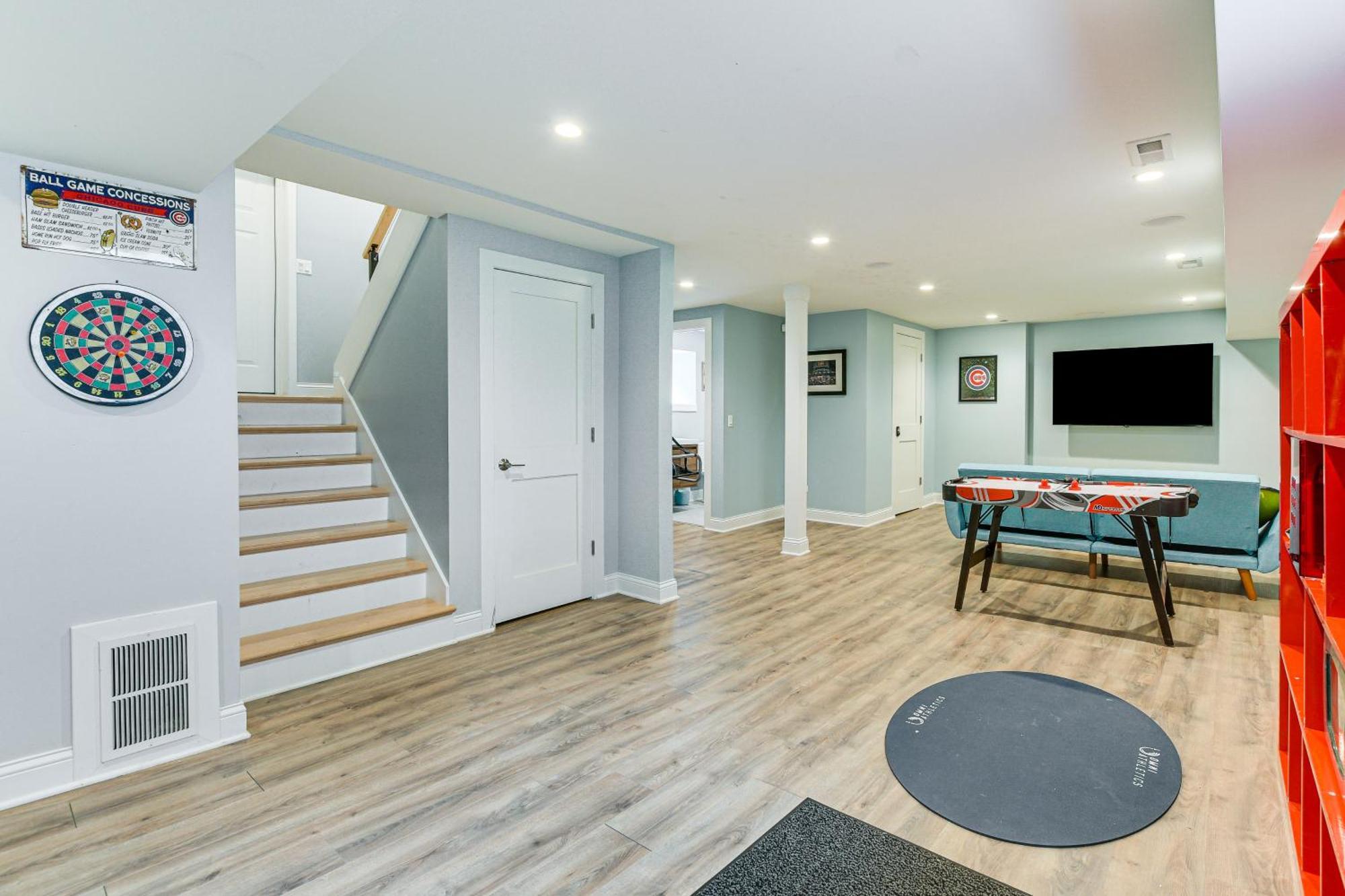 Awesome With Game Room, Deck And Yard! * Chicago