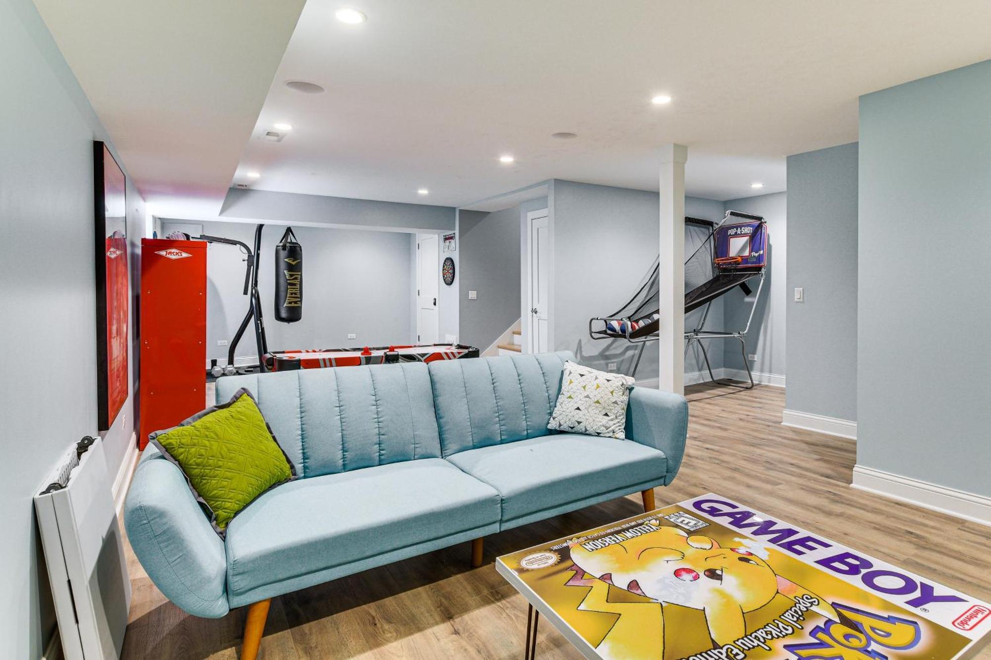 Awesome With Game Room, Deck And Yard! *