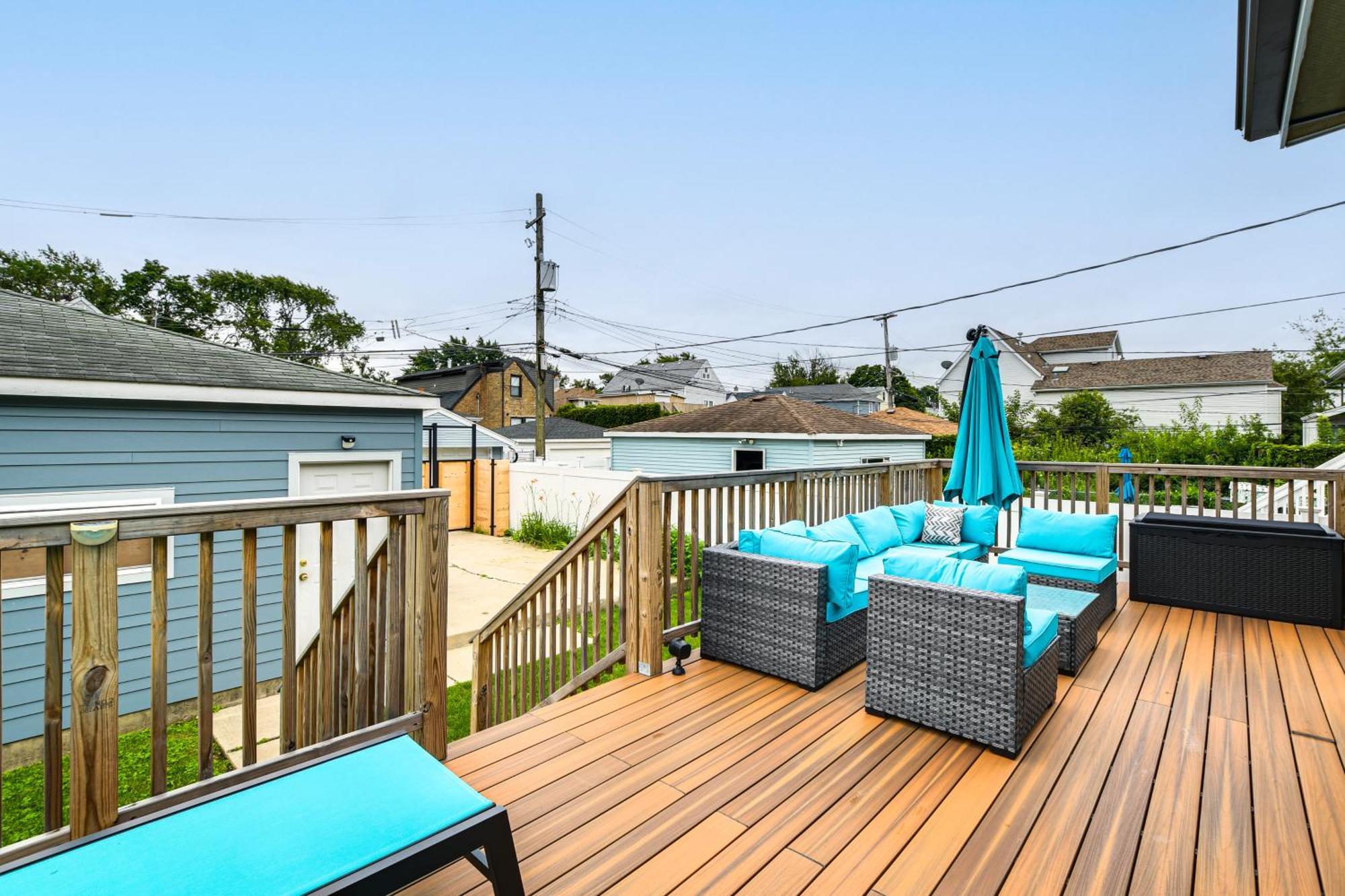 Awesome With Game Room, Deck And Yard! * Chicago