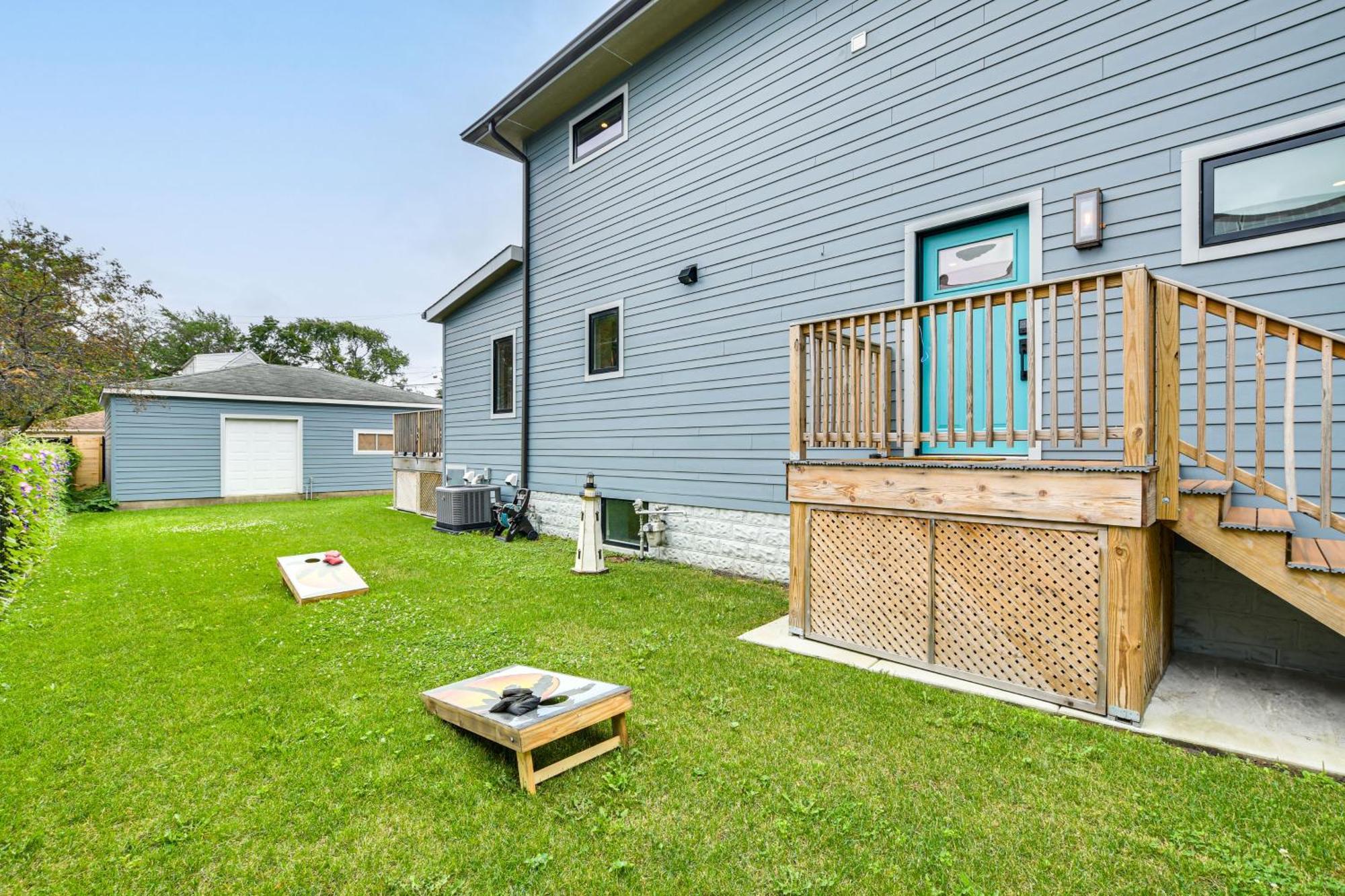 Holiday home Awesome With Game Room, Deck And Yard!